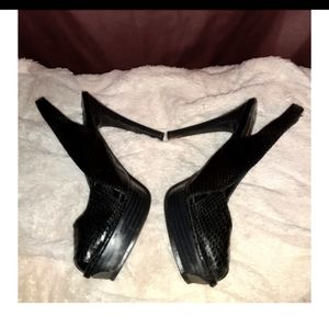 Sexy VeraWang open toed, square front heels 7.5